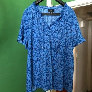 Gorgeous blouse for work or date night!